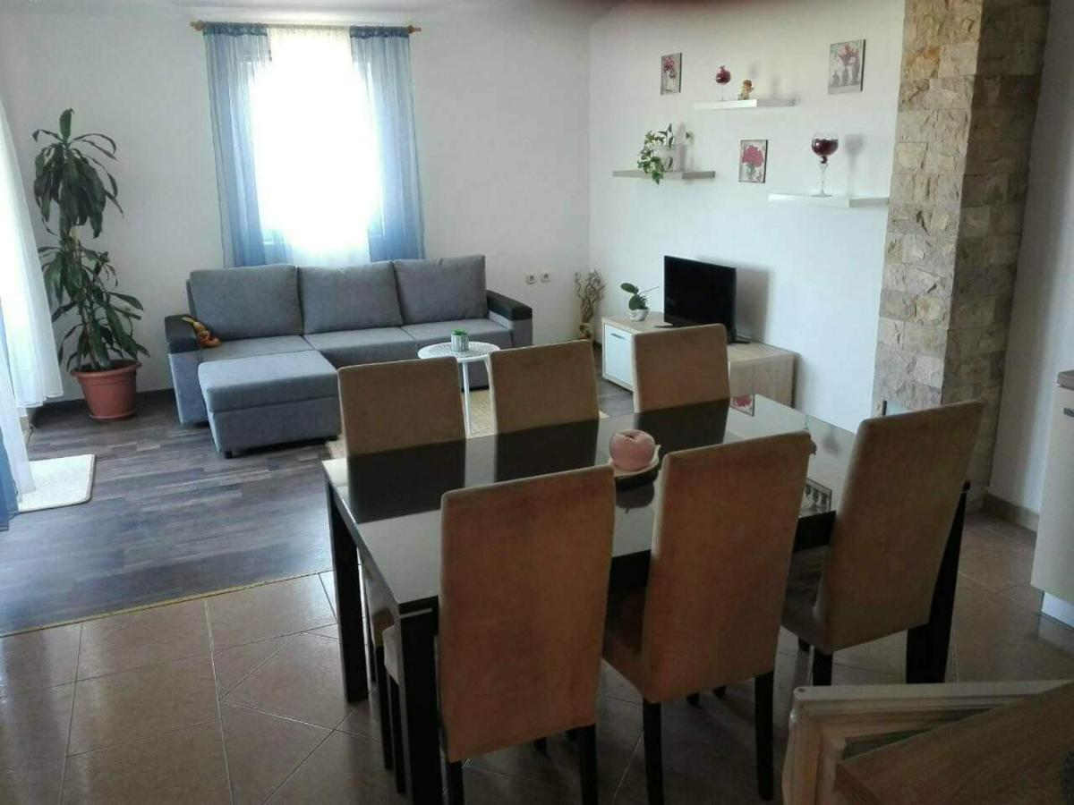 Apartman Vuleta Ražanac Exteriör bild
