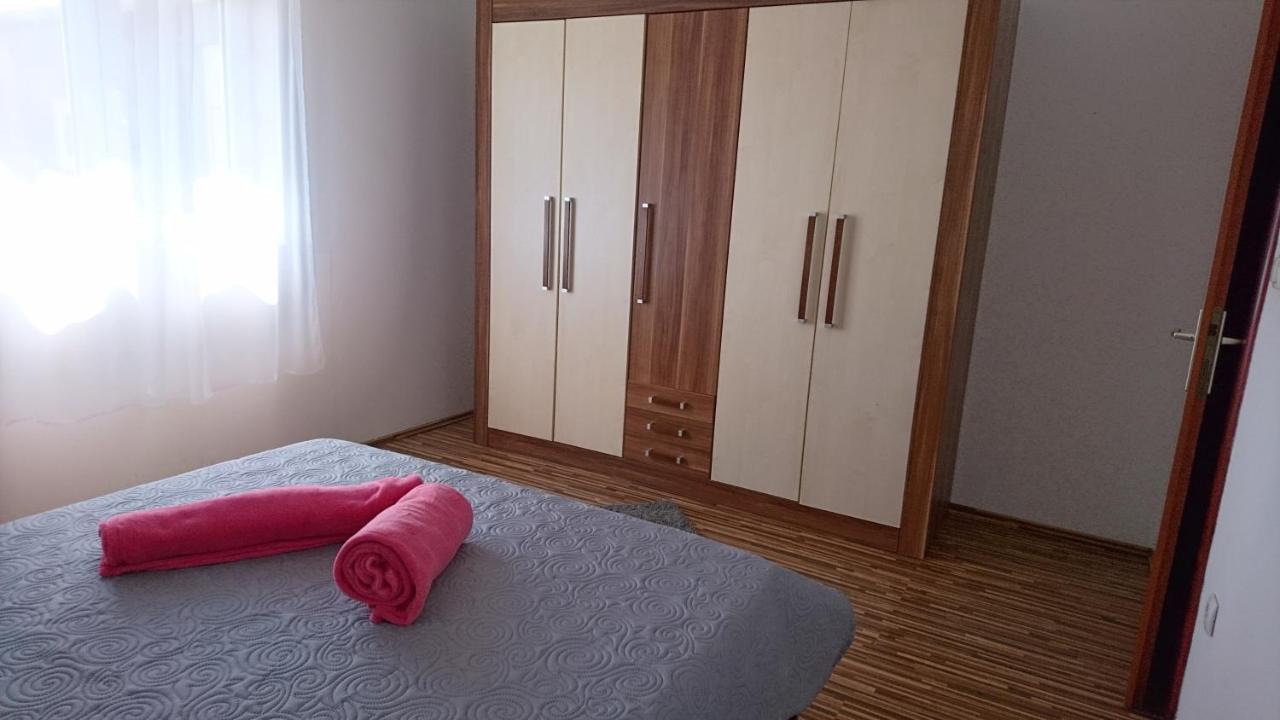 Apartman Vuleta Ražanac Exteriör bild