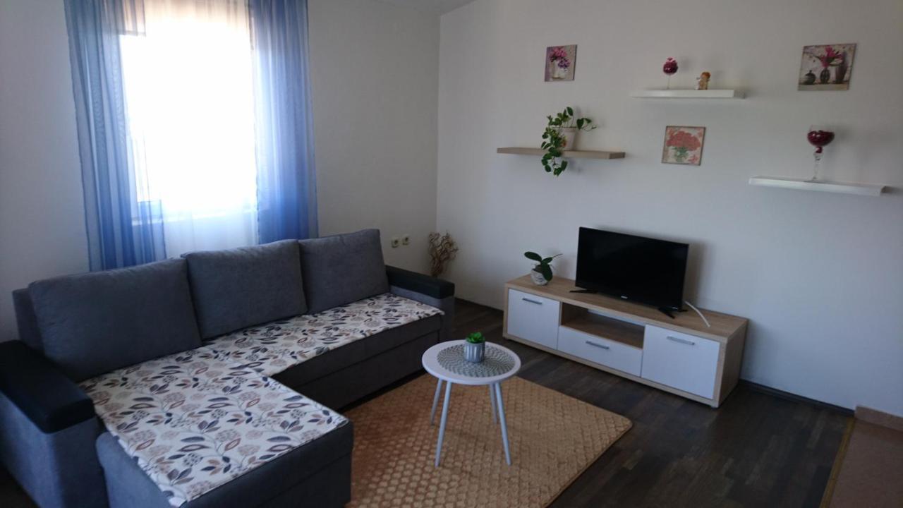 Apartman Vuleta Ražanac Exteriör bild