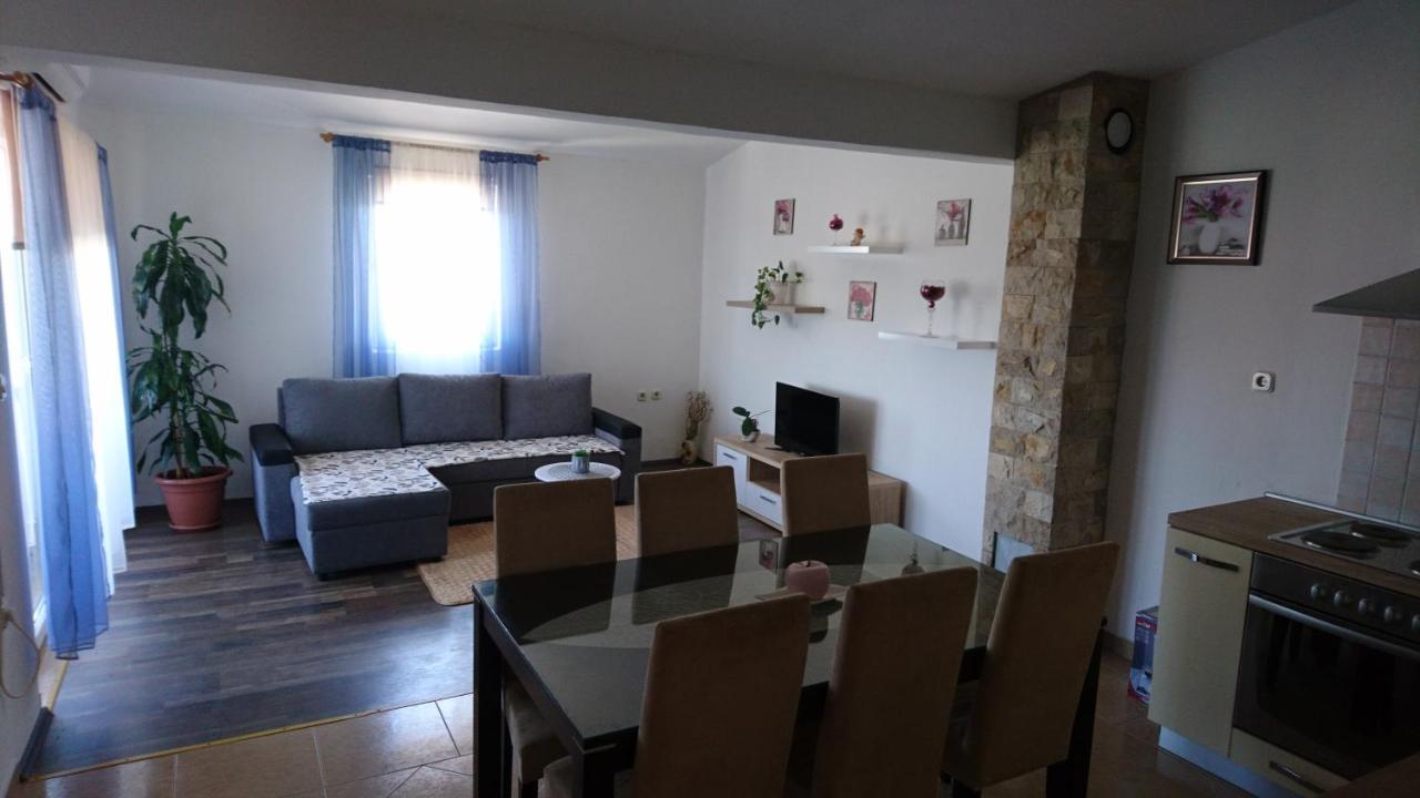 Apartman Vuleta Ražanac Exteriör bild