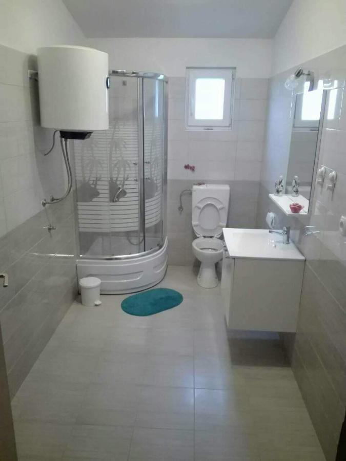 Apartman Vuleta Ražanac Exteriör bild