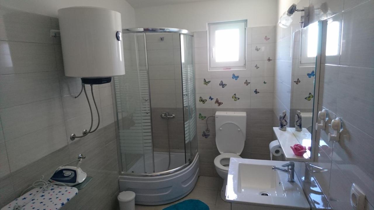 Apartman Vuleta Ražanac Exteriör bild