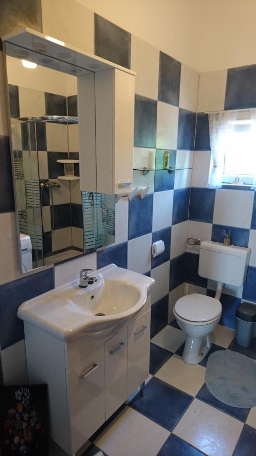 Apartman Vuleta Ražanac Exteriör bild