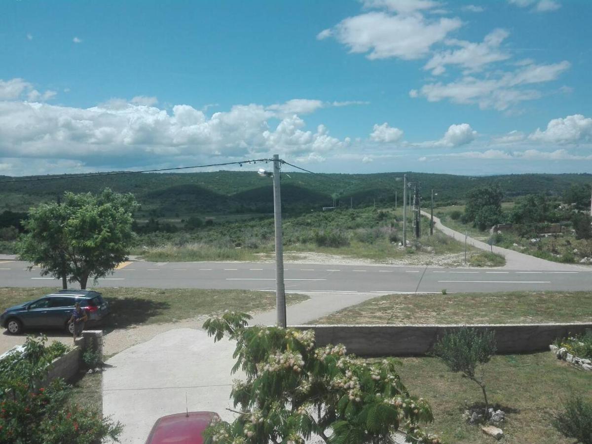 Apartman Vuleta Ražanac Exteriör bild